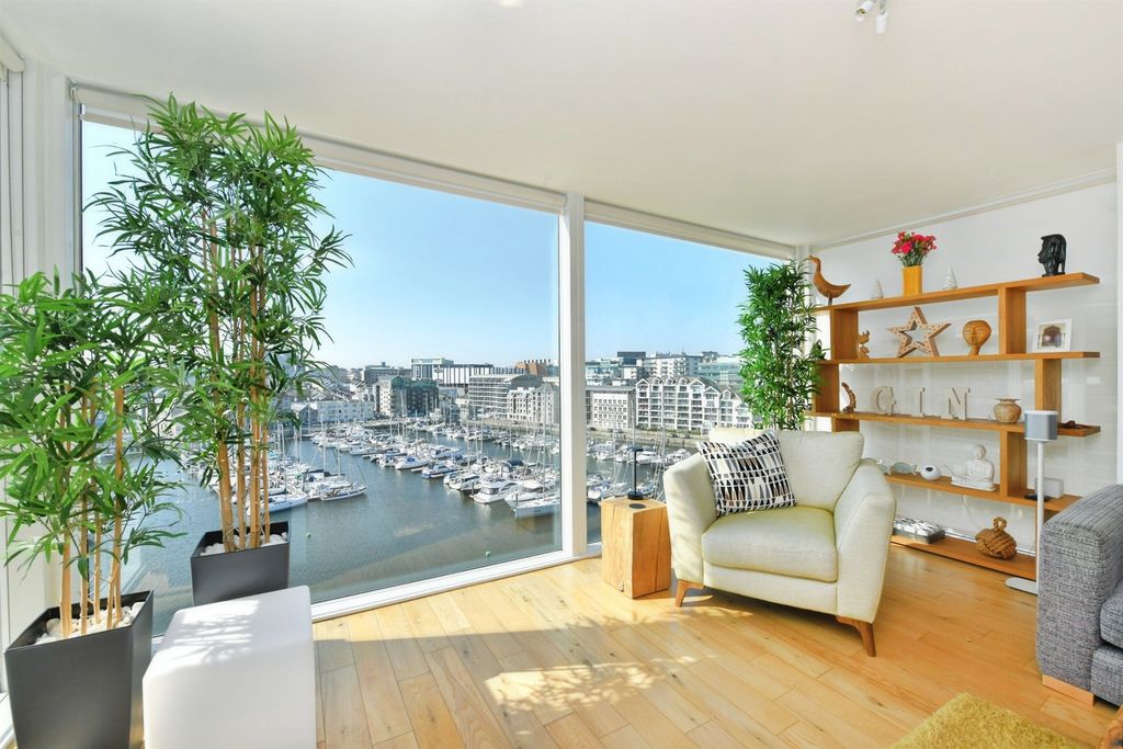 Property photo 3 of 24