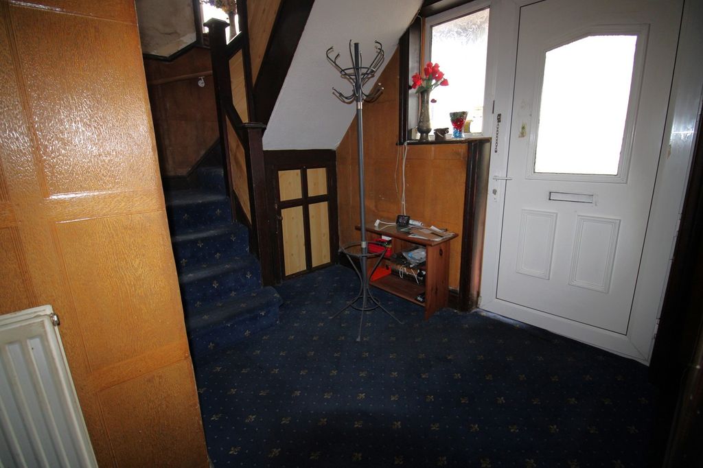 Property photo 2 of 12 Hall