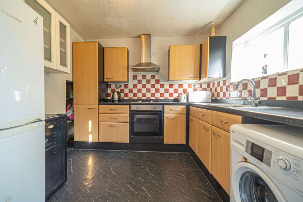 Property photo 2 of 30