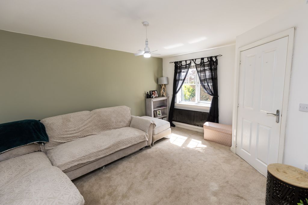 Property photo 3 of 16 9