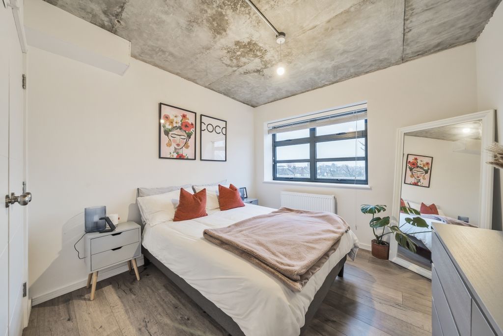 Property photo 3 of 7 940680 (5)