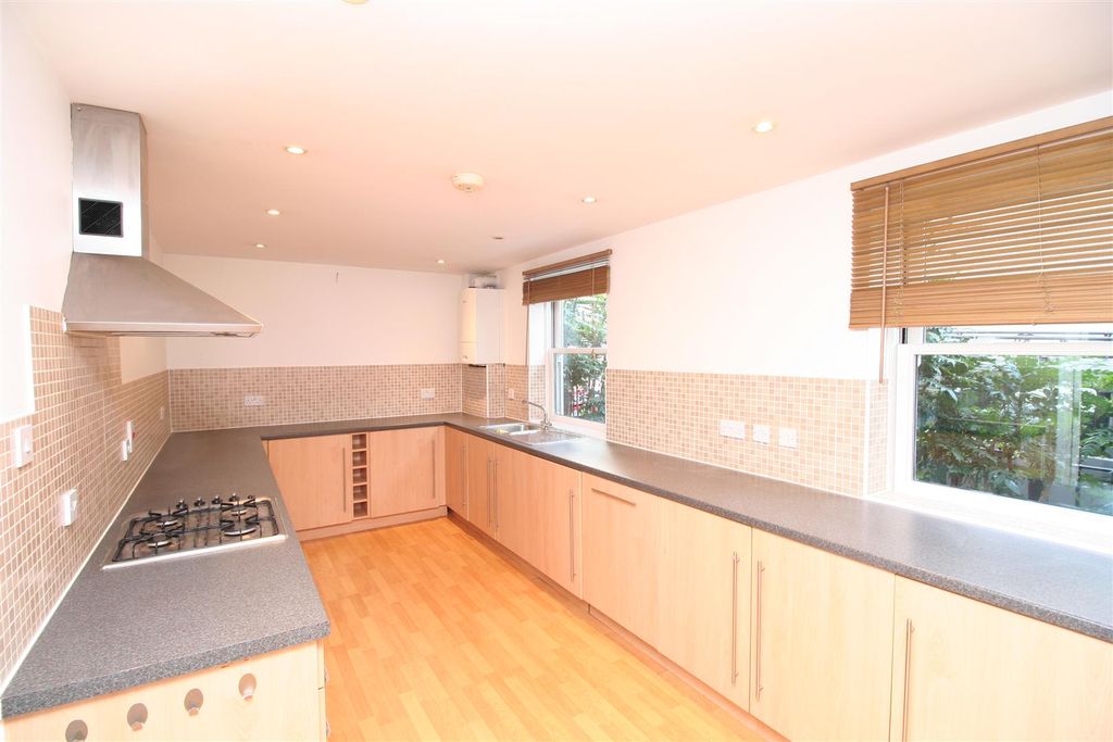 Property photo 3 of 9 Kitchen