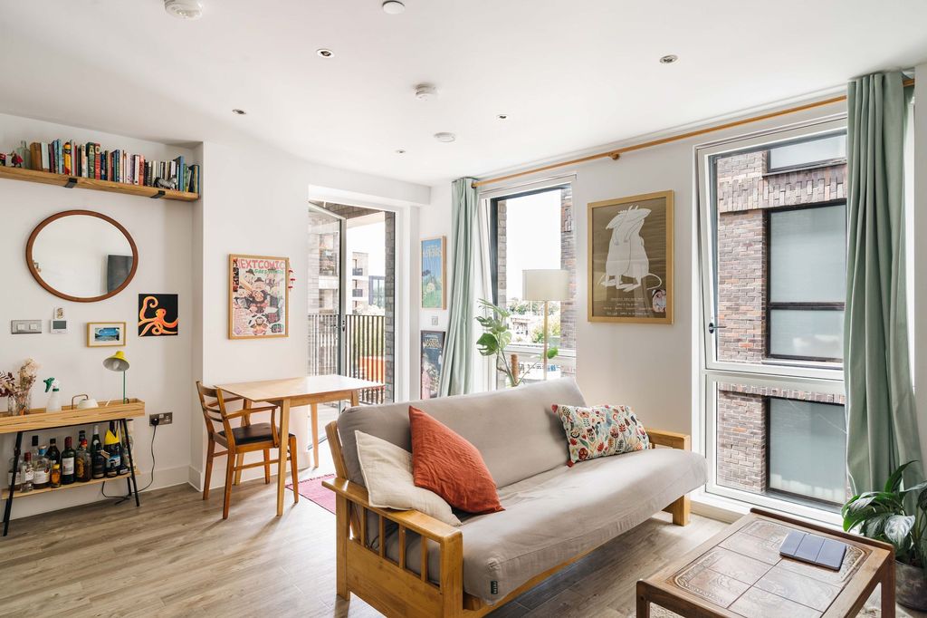 Property photo 1 of 12 Murdoch Court E3