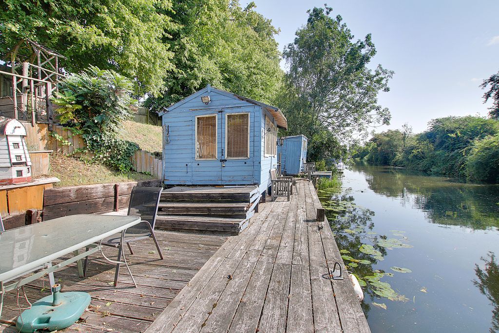 Property photo 2 of 34