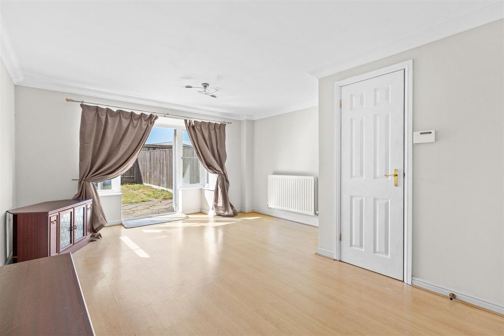 Property photo 3 of 15 Hodges Mews-7.Jpg
