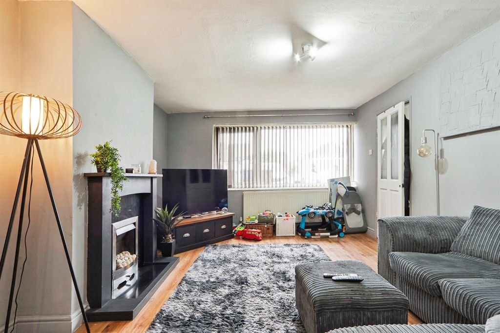 Property photo 3 of 17