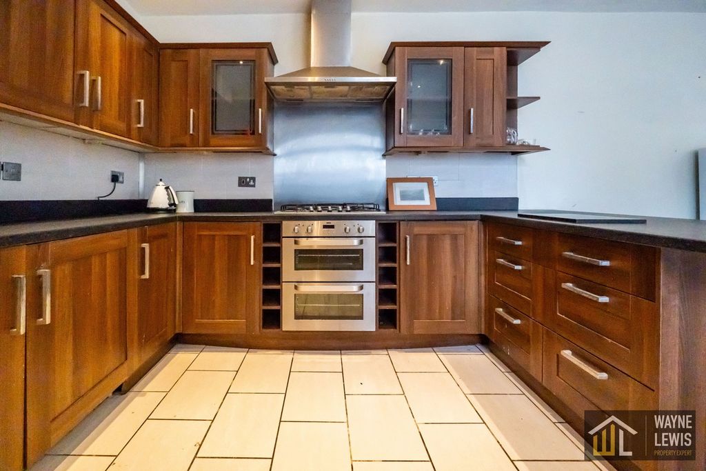 Property photo 3 of 49