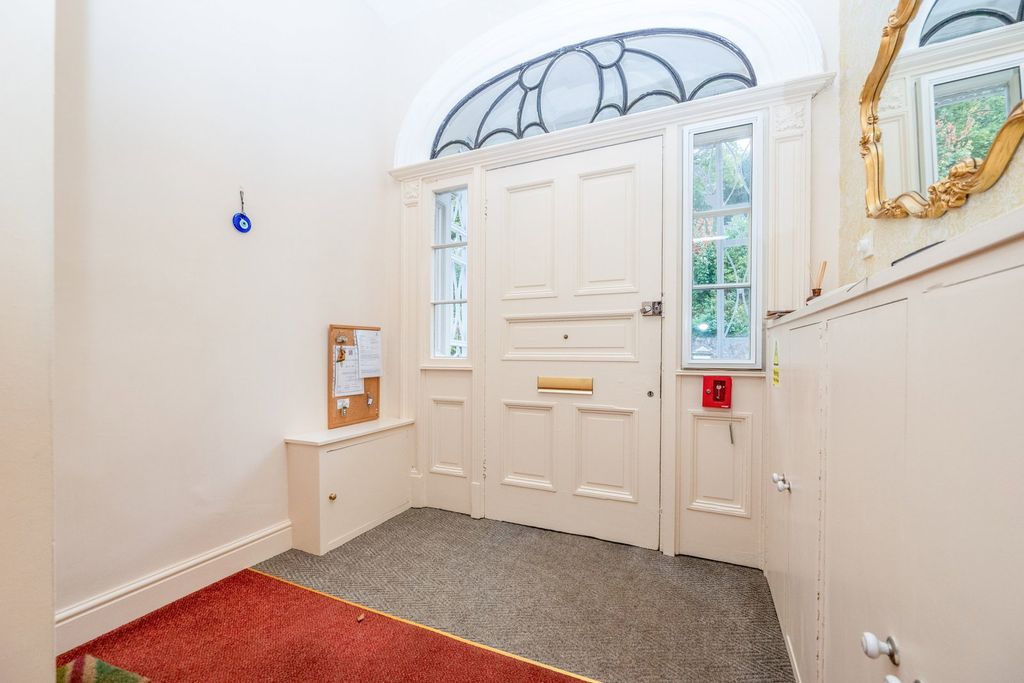 Property photo 2 of 34