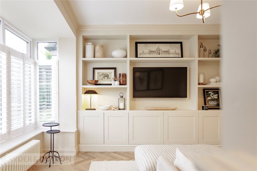 Property photo 3 of 22 Lounge