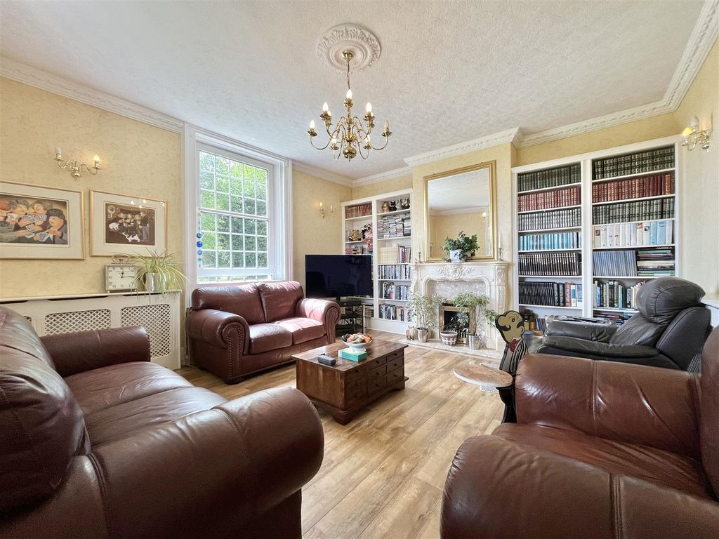 Property photo 2 of 40