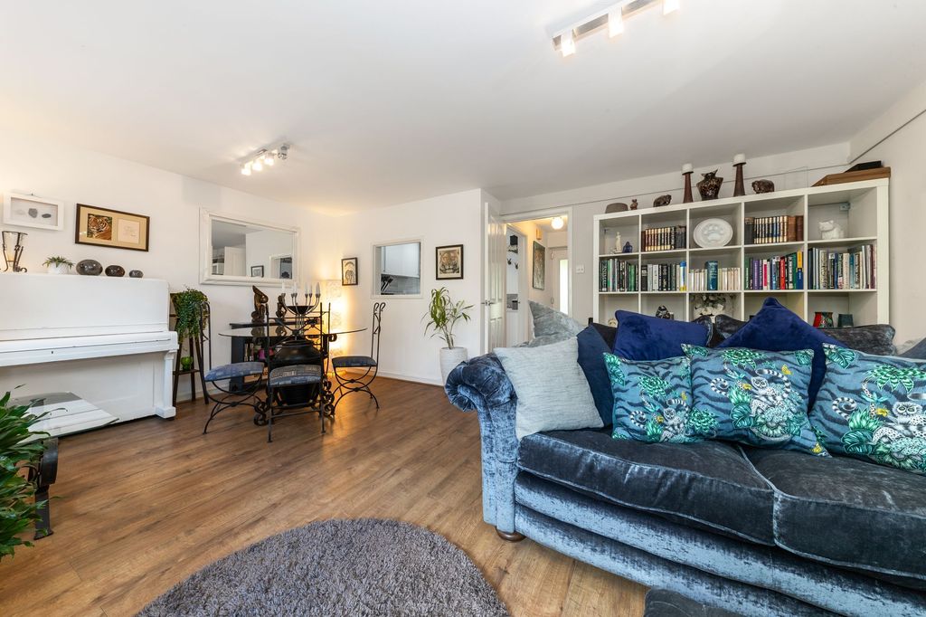 Property photo 2 of 13