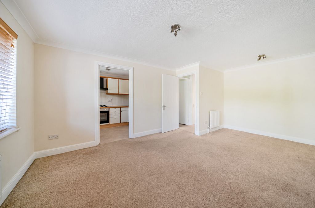 Property photo 2 of 11 1447536-15-69Eb6F...