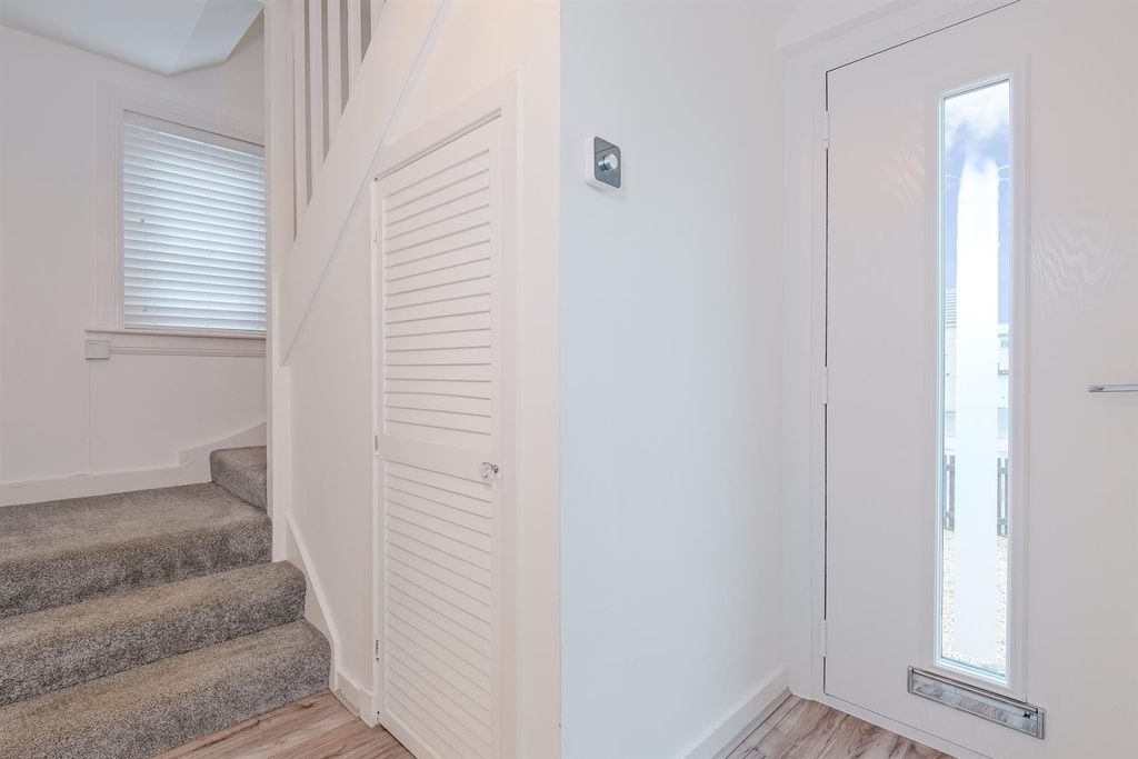 Property photo 3 of 39 001-241 Dyfrig St, Shotts ML7 4By.Jpg