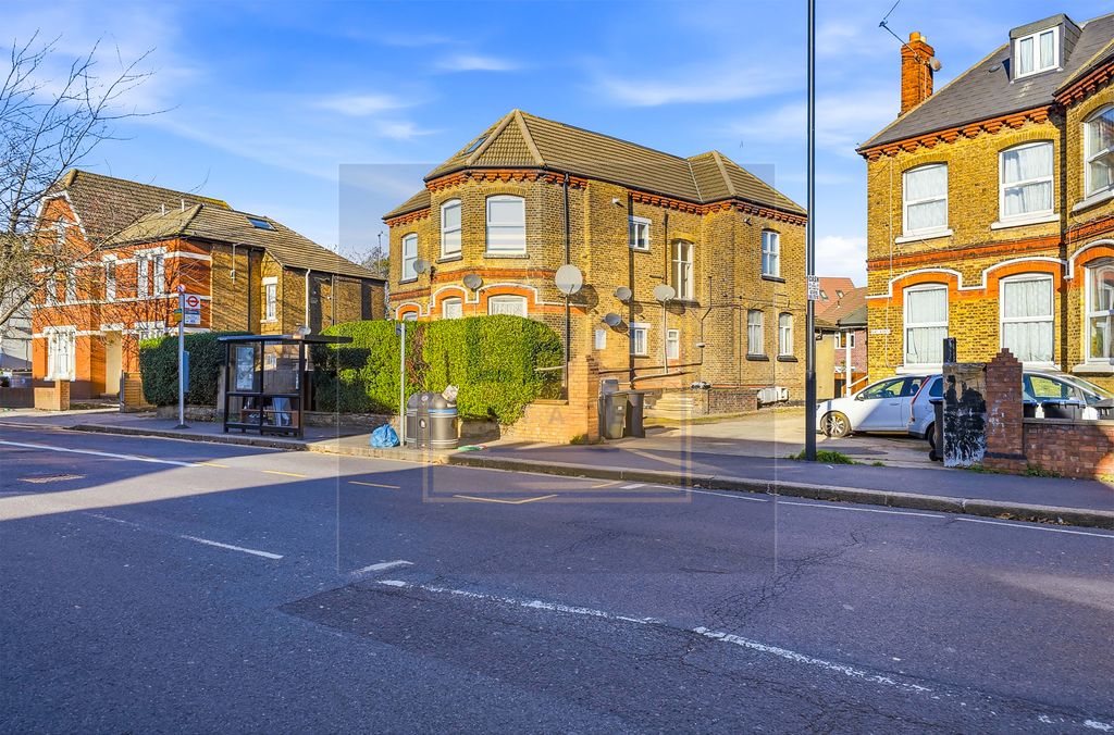 Property photo 2 of 30