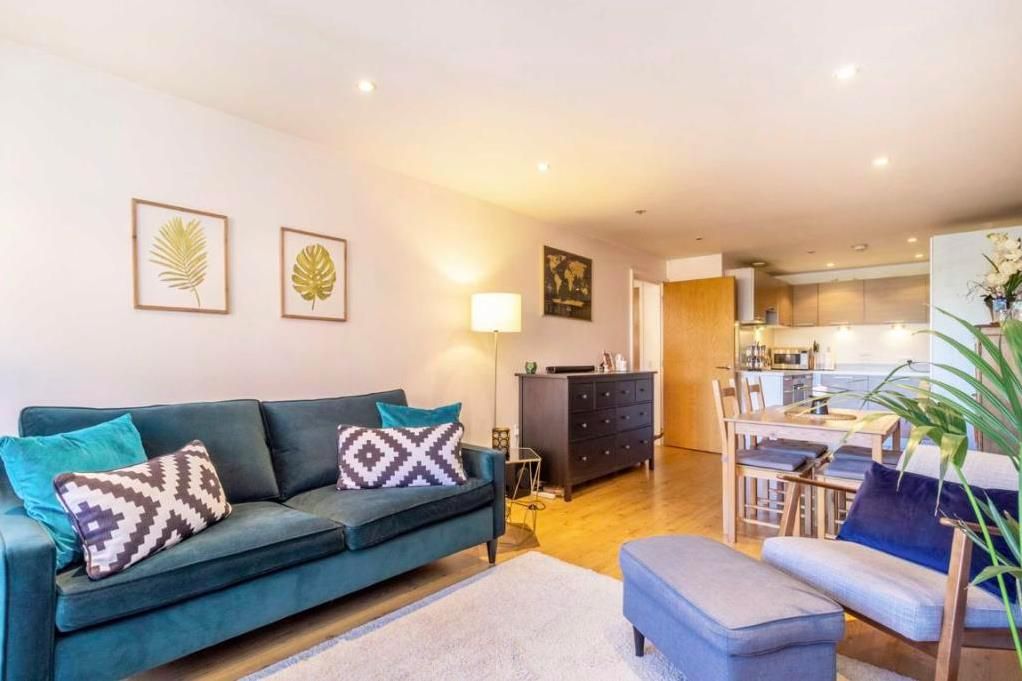 Property photo 1 of 6 Living Room