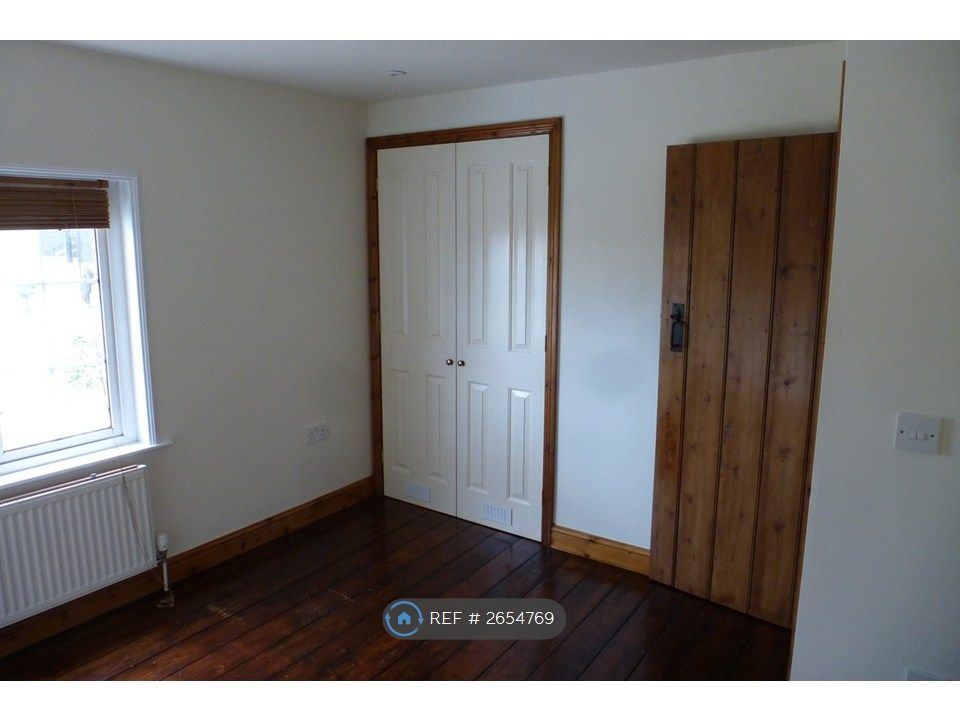 Property photo 3 of 9 Bedroom