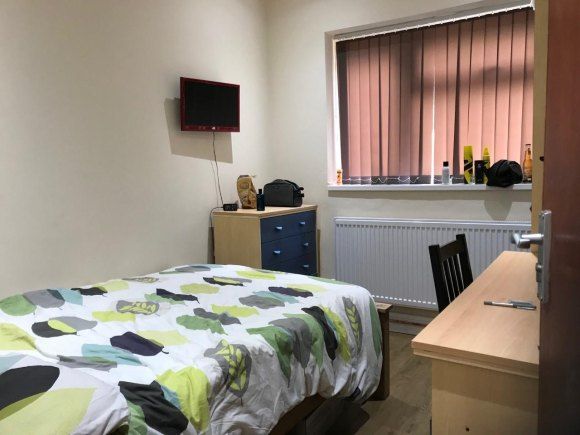 Property photo 2 of 18 Bed 2-2.Jpg