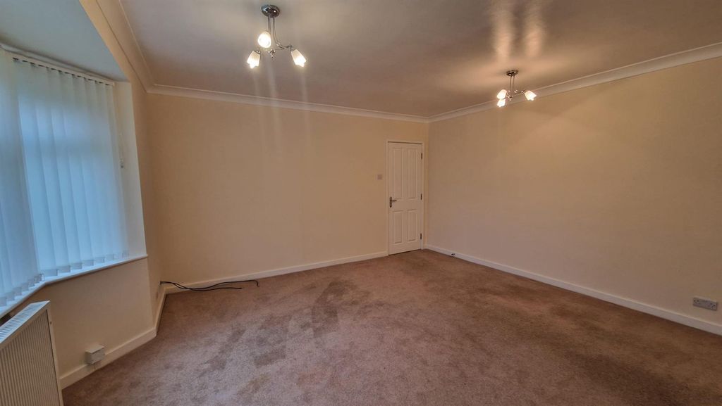 Property photo 3 of 9 Lounge