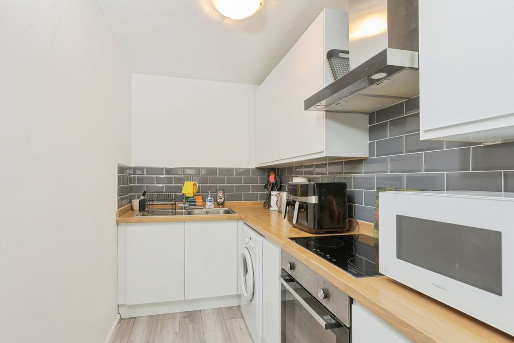 Property photo 3 of 14