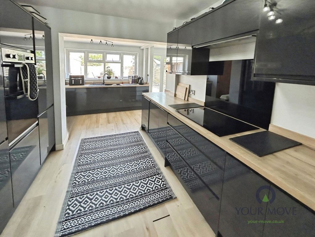 Property photo 3 of 17 Kitchen/Diner