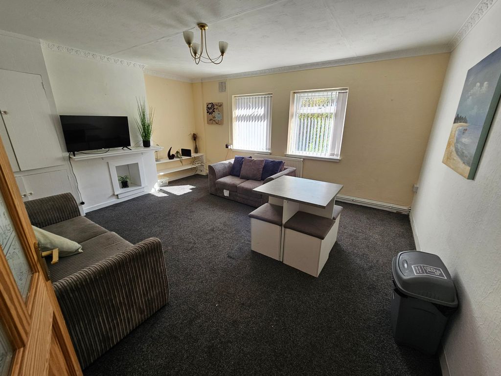 Property photo 2 of 10 Lounge