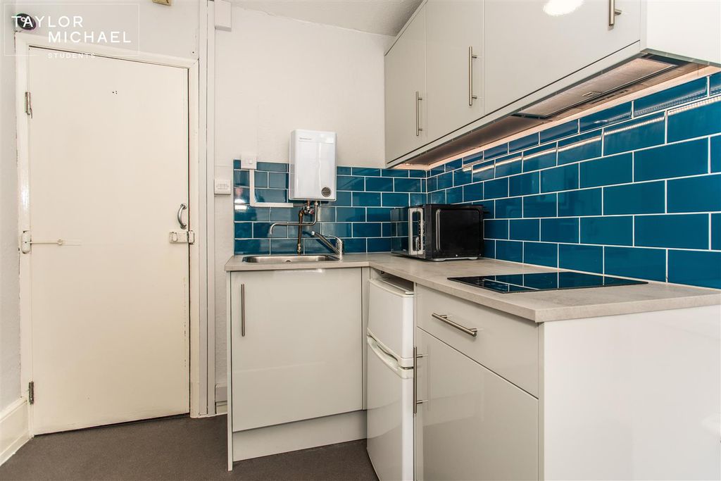 Property photo 3 of 12 Room