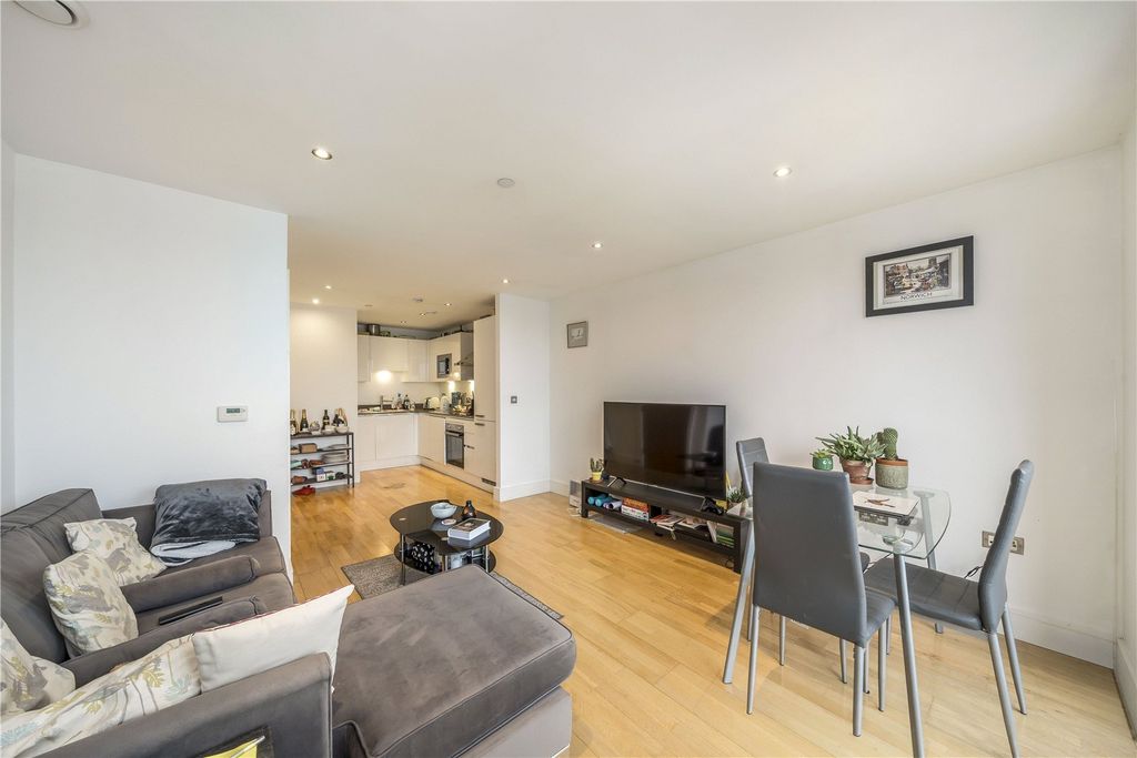 Property photo 1 of 7 Picture No. 17