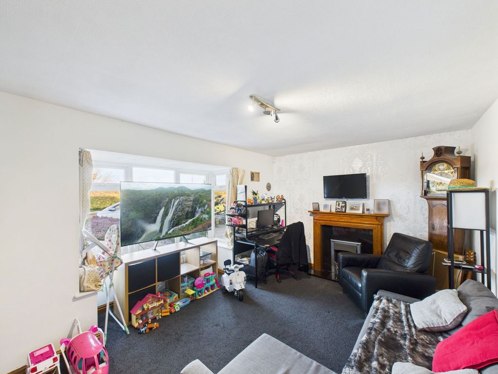 Property photo 2 of 27