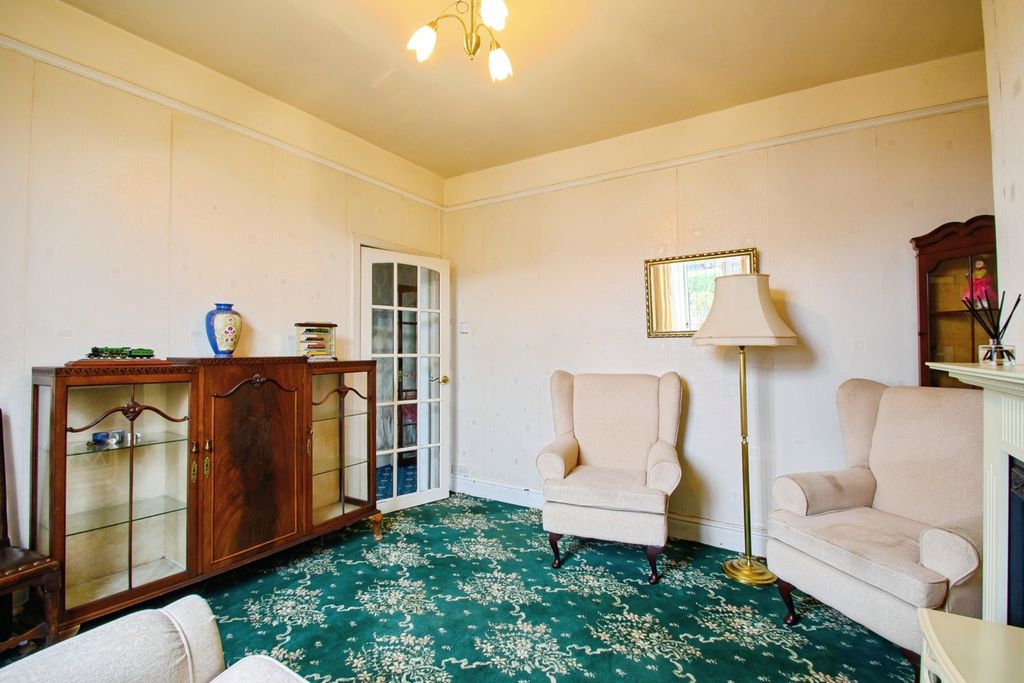 Property photo 3 of 19 Living Room