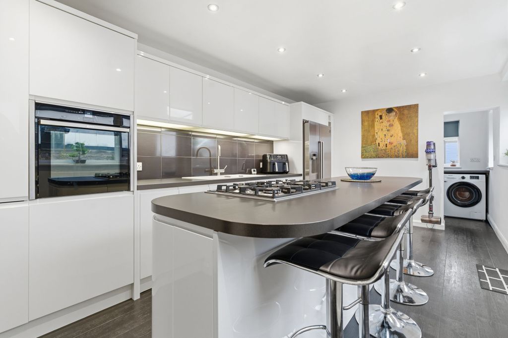 Property photo 1 of 39