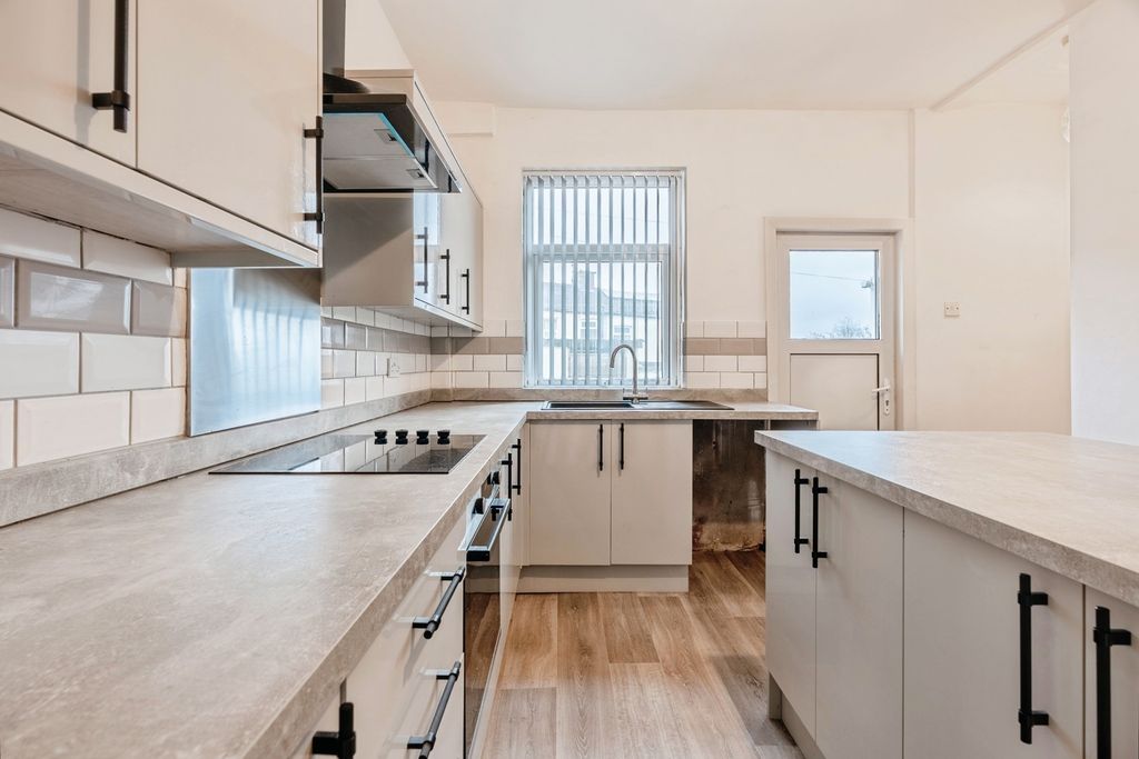 Property photo 2 of 12 Pbox-Img.Jpg