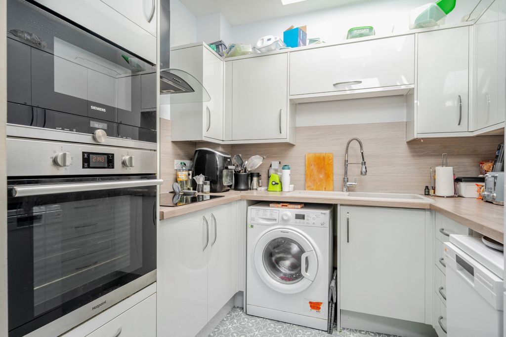 Property photo 2 of 14 Kitchen