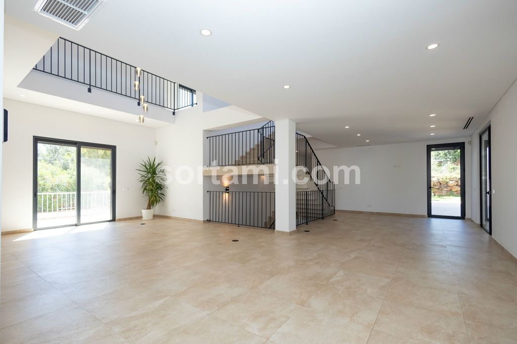 Property photo 3 of 64
