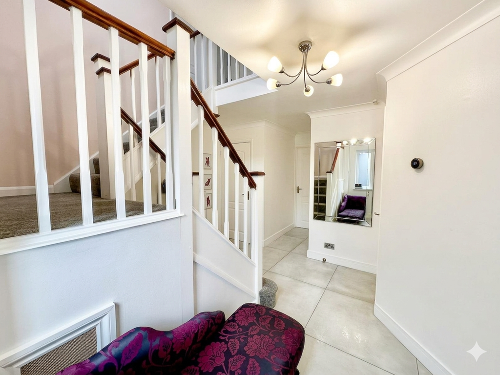 Property photo 3 of 24 Entrance Hall