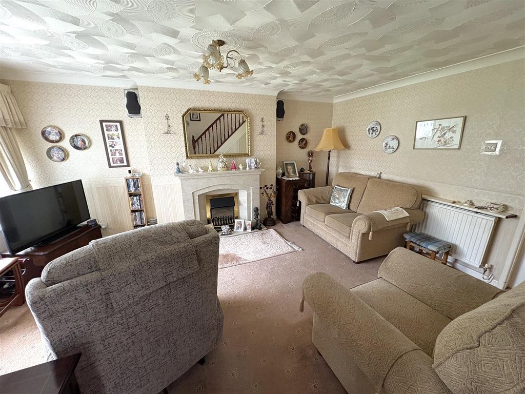 Property photo 3 of 12 Living Room