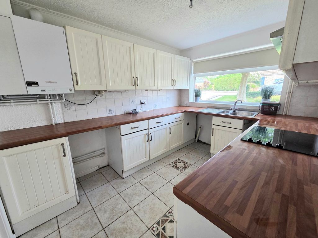 Property photo 3 of 9 Kitchen