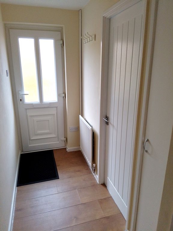 Property photo 3 of 12 Entrance Hall