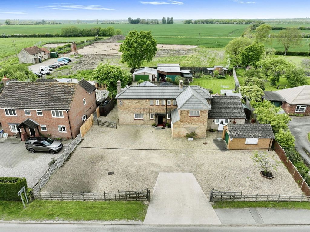 Property photo 2 of 39
