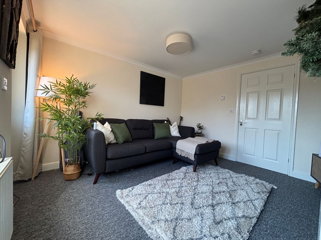 Property photo 2 of 8 3