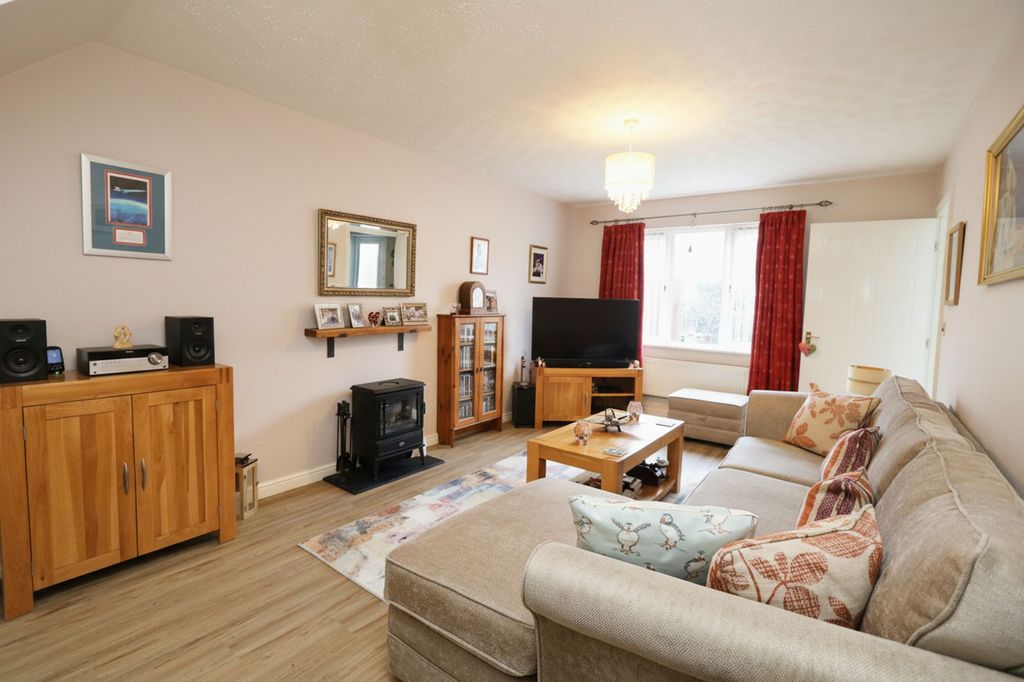 Property photo 2 of 26