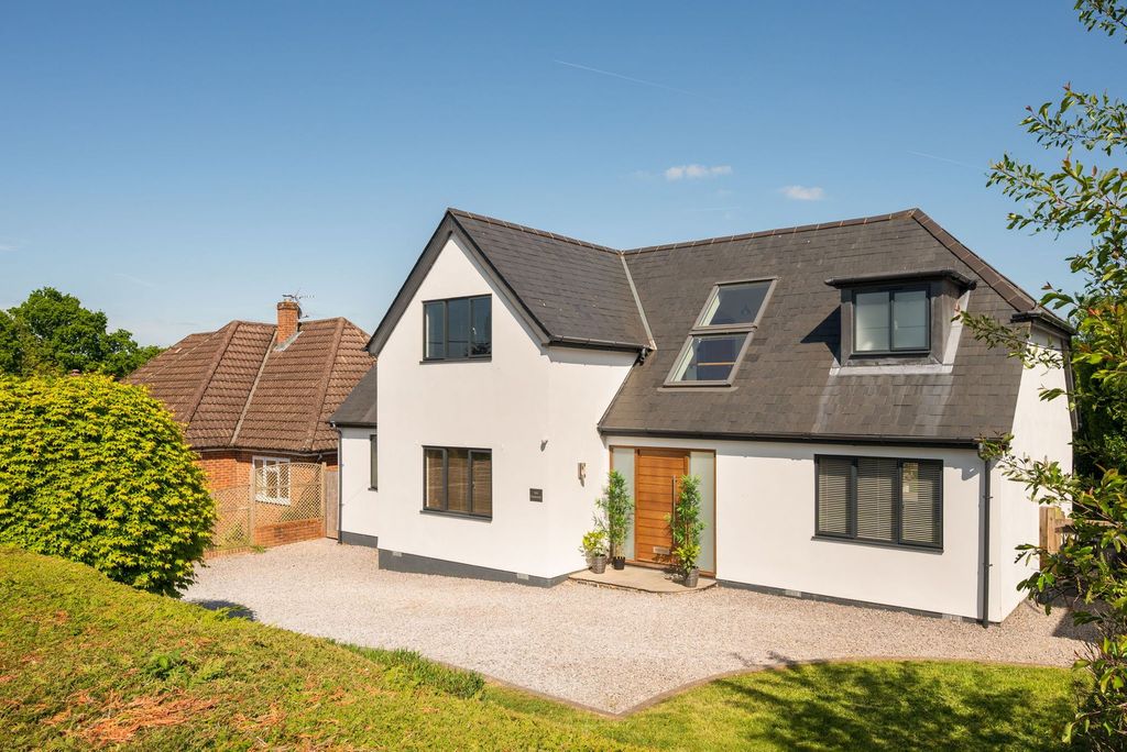 Property photo 2 of 32 The Paddocks Front