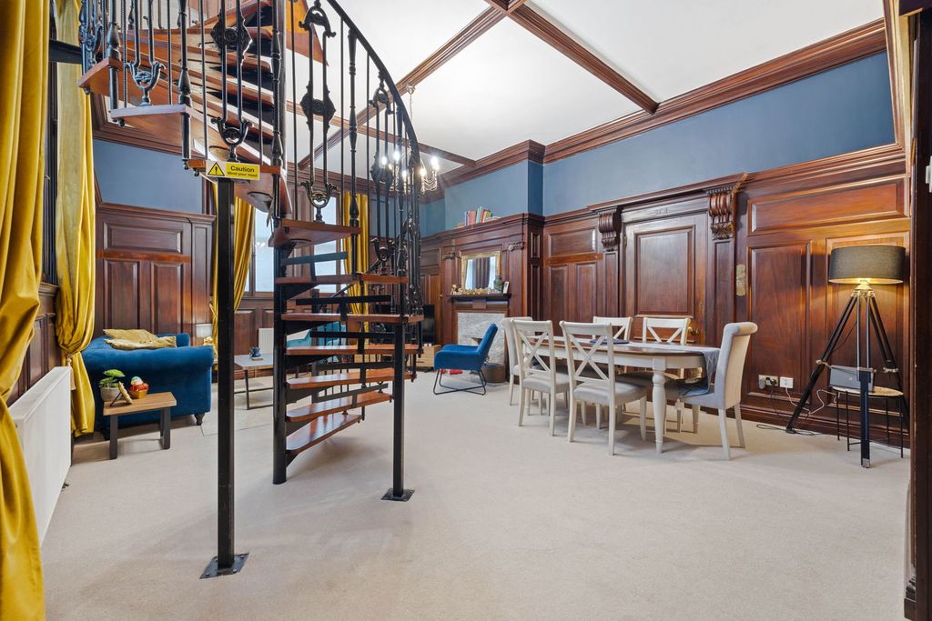 Property photo 2 of 23