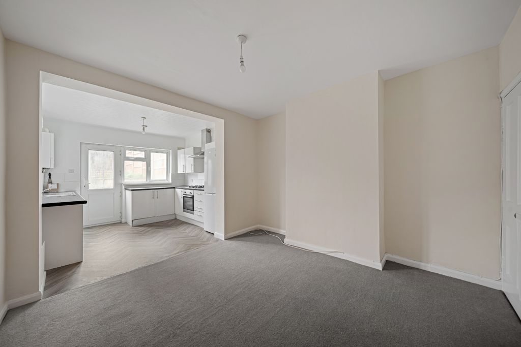 Property photo 3 of 13 Photo 2