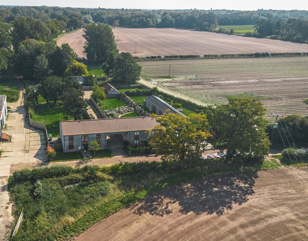 Property photo 1 of 27 Mbmmere Barn_-16