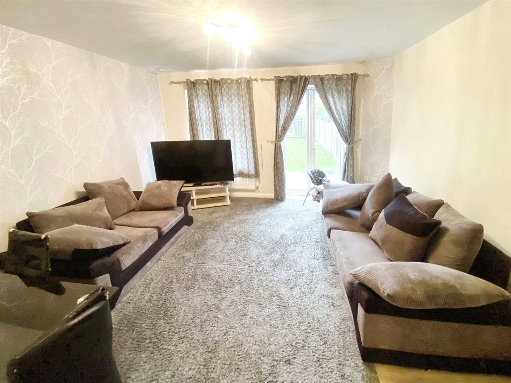 Property photo 2 of 6 Living Room
