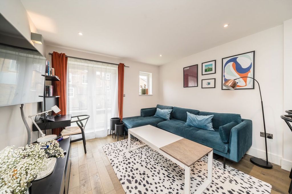 Property photo 2 of 8