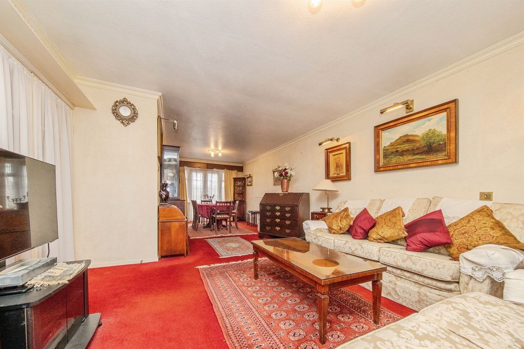 Property photo 2 of 17