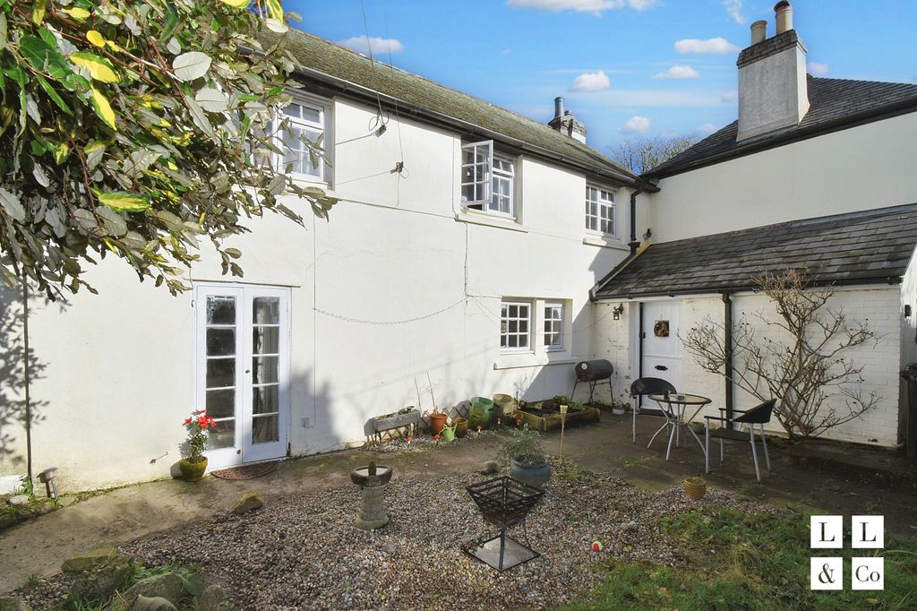 Property photo 1 of 18 Front