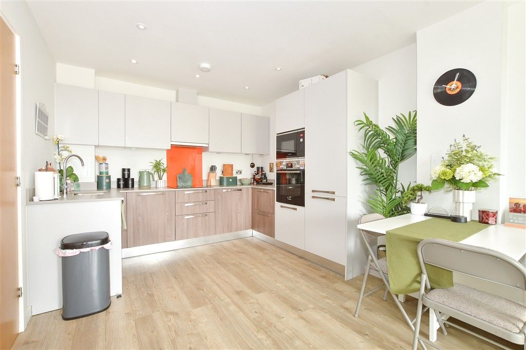 Property photo 3 of 9 Kitchen/ Lounge
