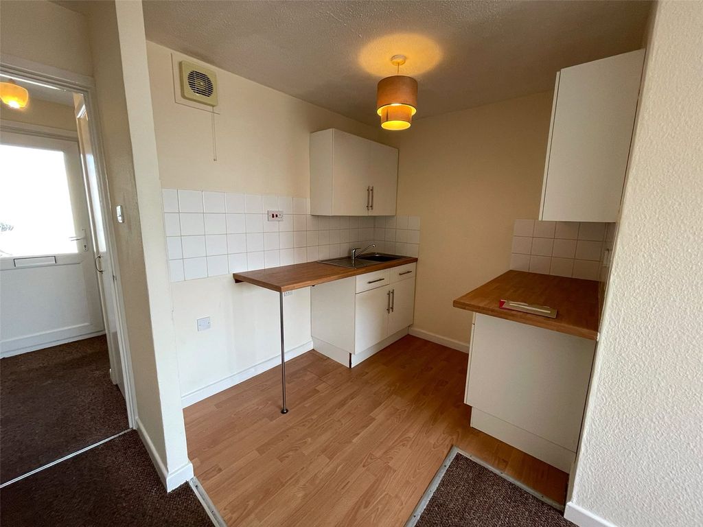 Property photo 2 of 6 Picture No. 12